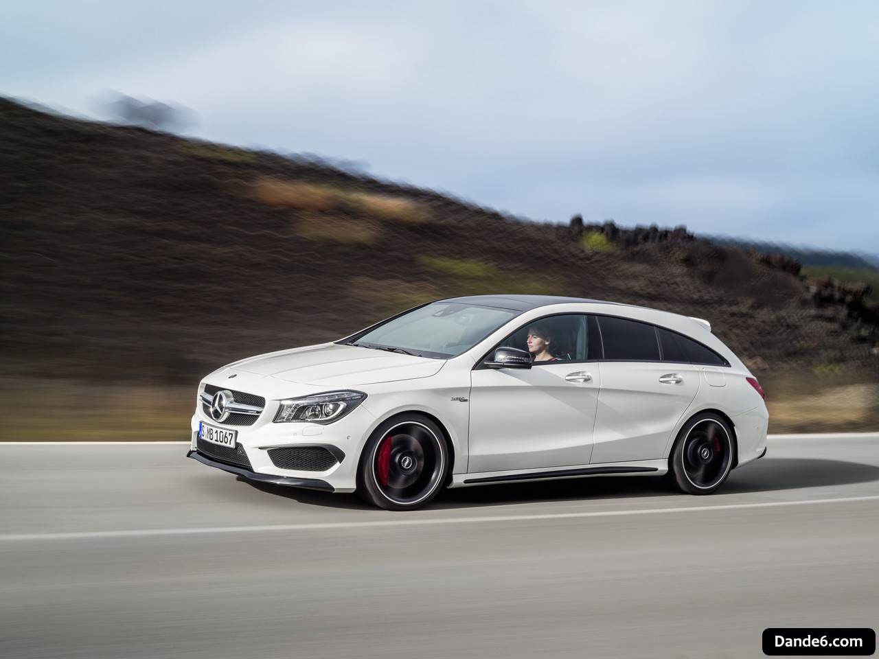 2015 Mercedes-Benz CLA 45 AMG Shooting Brake