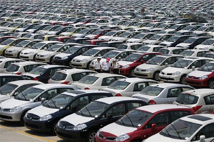 رکود همچنان خود نمایی میکند، ریزش قیمت‌ها در بازار خودرو