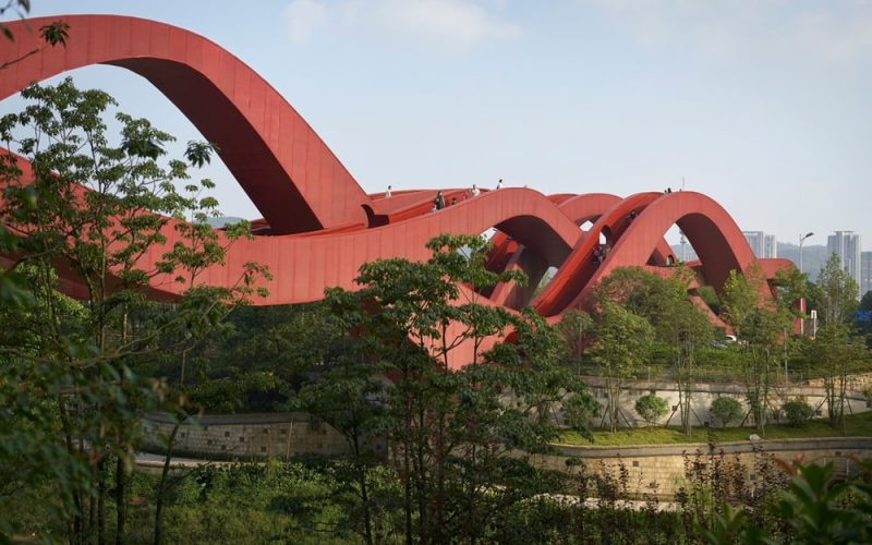 پل عابر پیاده لاکی نات چین، ترکیبی از هنر و تکنولوژی
