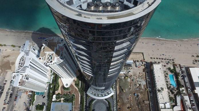 برج پورشه با آسانسور اختصاصی برای خودروها