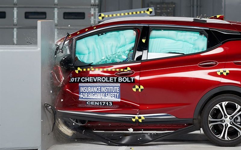 شورلت بولت اولین خودروی برقی ایمن سال 2017 شد