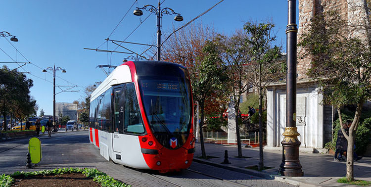برای بازدید از بیشتر نقاط دیدنی استانبول از حمل و نقل عمومی استفاده کنید