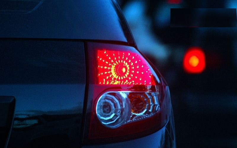 علت روشن نشدن چراغ ترمز خودرو چیست؟ + فیلم