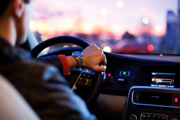 کاهش علاقه نوجوانان و جوانان به دریافت گواهینامه و راندن خودرو