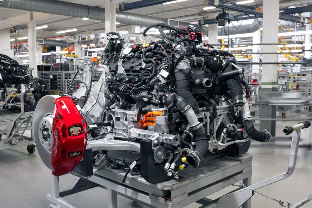 معرفی پیشرانه V8 هیبرید بنتلی با 750 اسب بخار