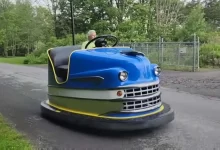 خودروی خنده‌دار بزرگ در جاده‌های آلمان