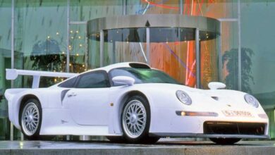 پشت فرمان پورشه 911 GT1 مدل 1997